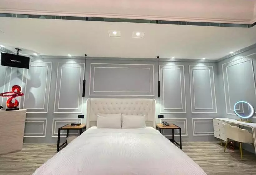 Minimalist Fashion Motel