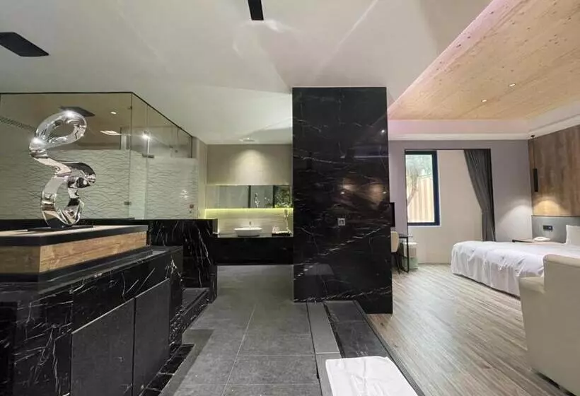 Minimalist Fashion Motel