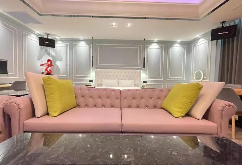 Minimalist Fashion Motel