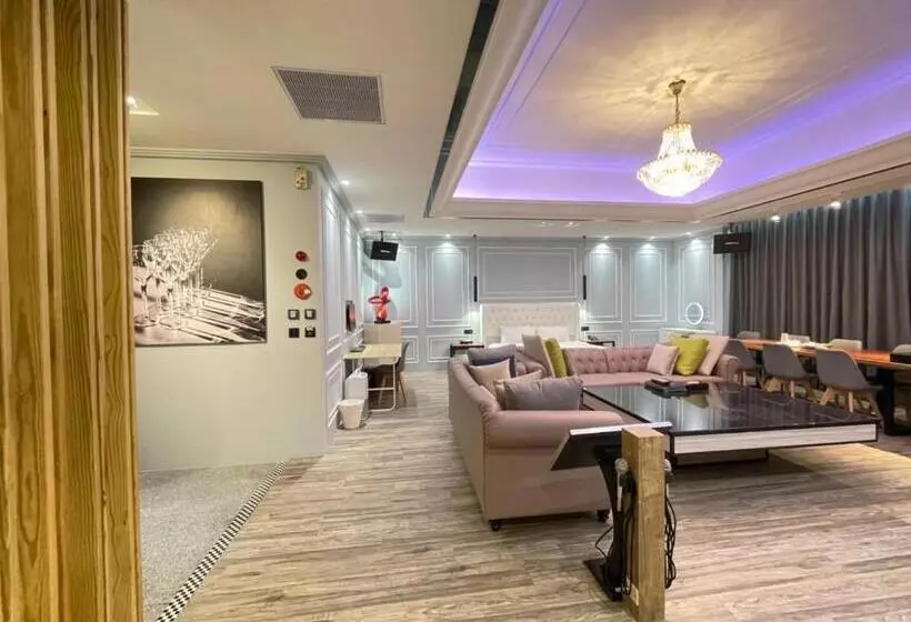Minimalist Fashion Motel