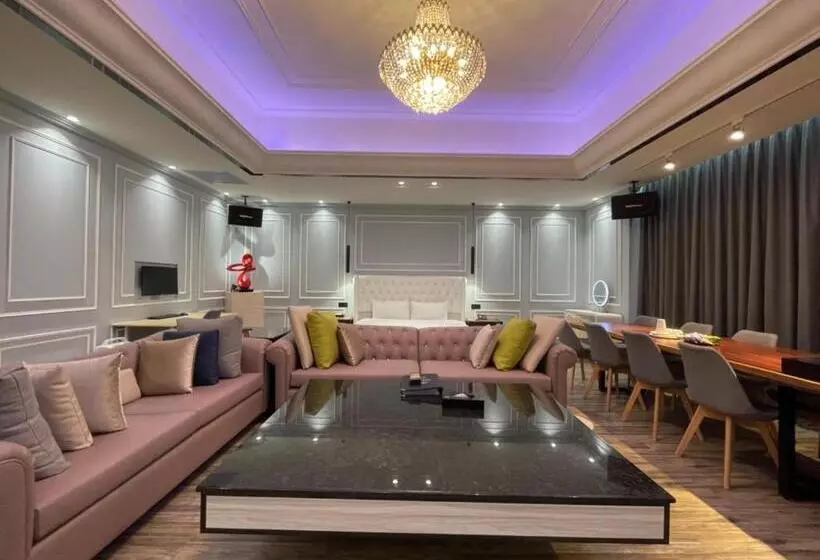 Minimalist Fashion Motel