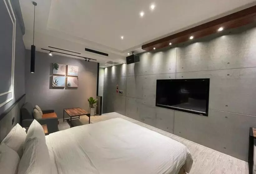Minimalist Fashion Motel