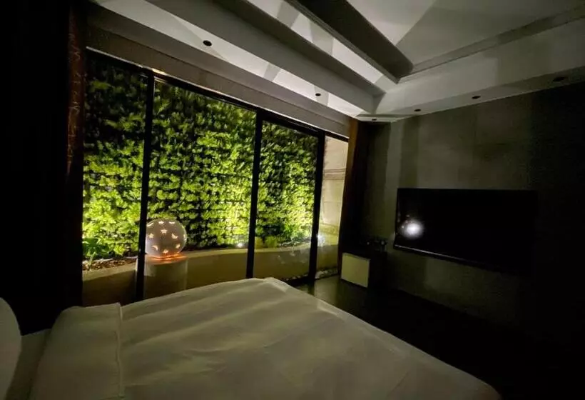 Minimalist Fashion Motel