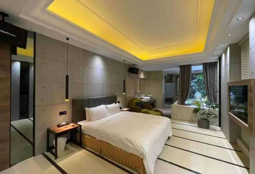 Minimalist Fashion Motel