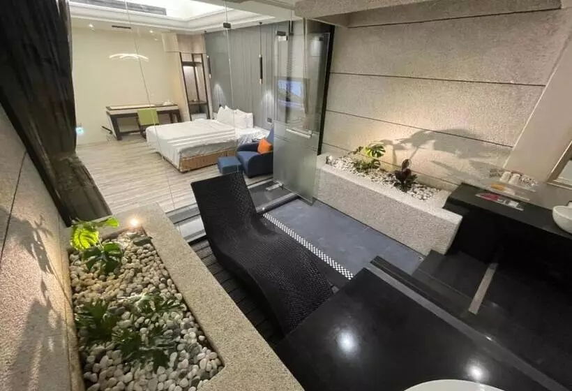 Minimalist Fashion Motel