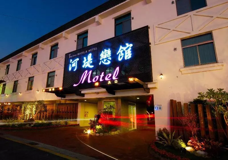 The Riverside Hotel & Motel
