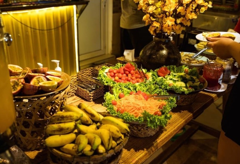 Tribee Kinh Hostel & Bar