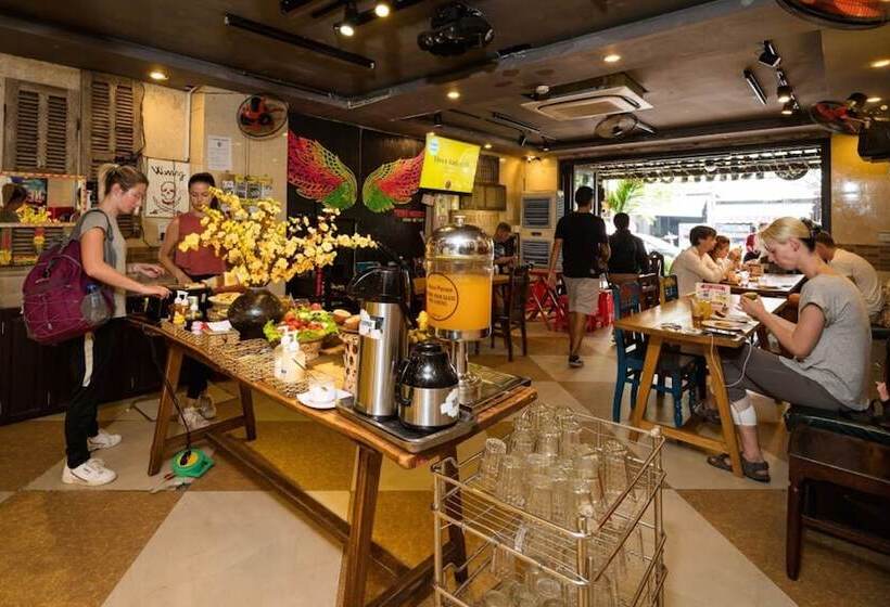 Tribee Kinh Hostel & Bar
