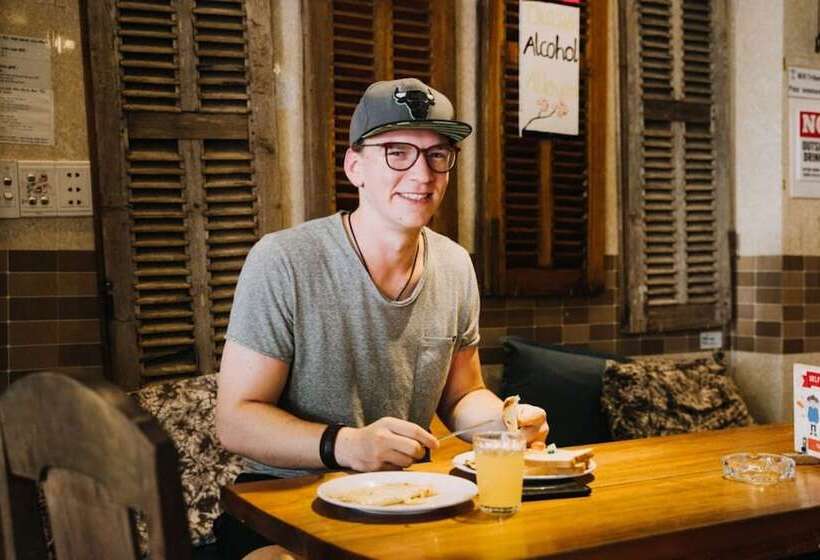 Tribee Kinh Hostel & Bar