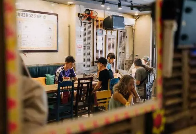 Tribee Kinh Hostel & Bar