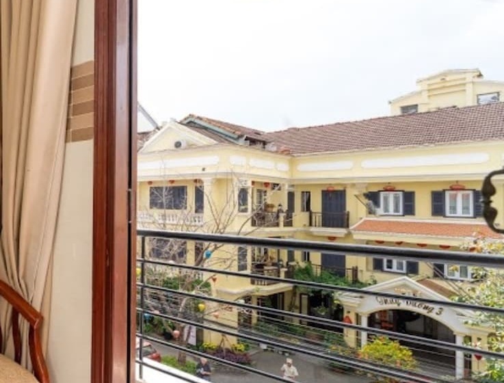 Tribee Kinh Hostel & Bar