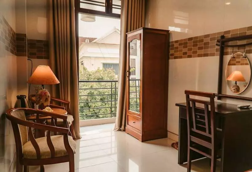 Tribee Kinh Hostel & Bar