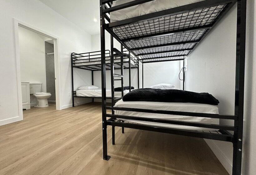 הוסטל Roamhub Residences