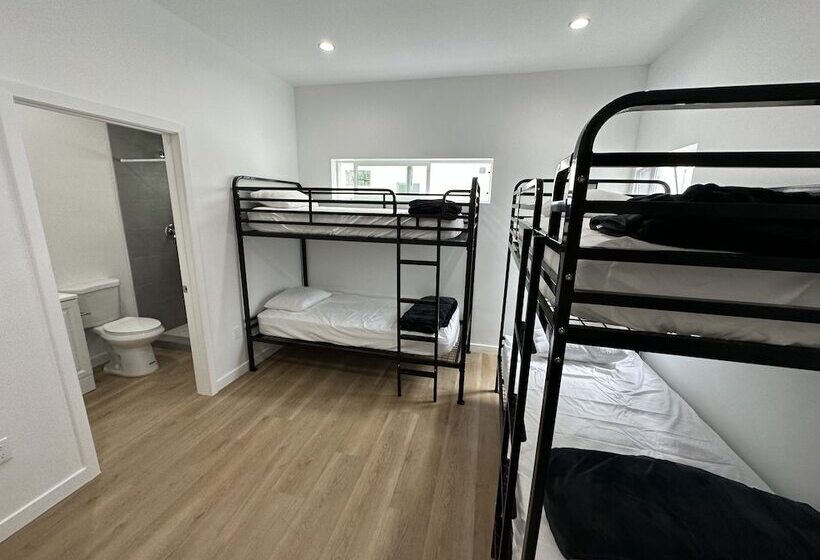 הוסטל Roamhub Residences