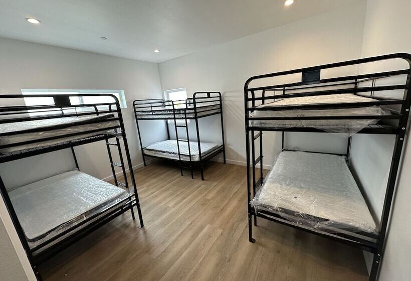 הוסטל Roamhub Residences