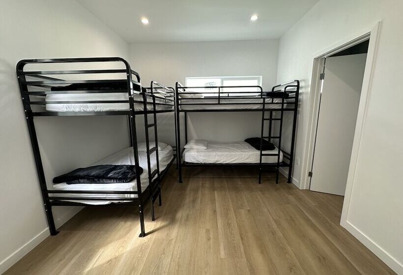 הוסטל Roamhub Residences