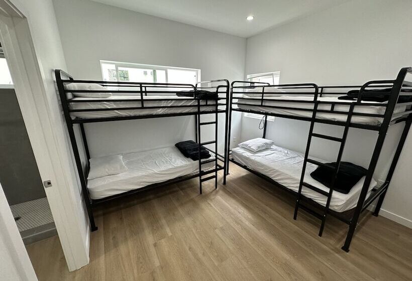 הוסטל Roamhub Residences