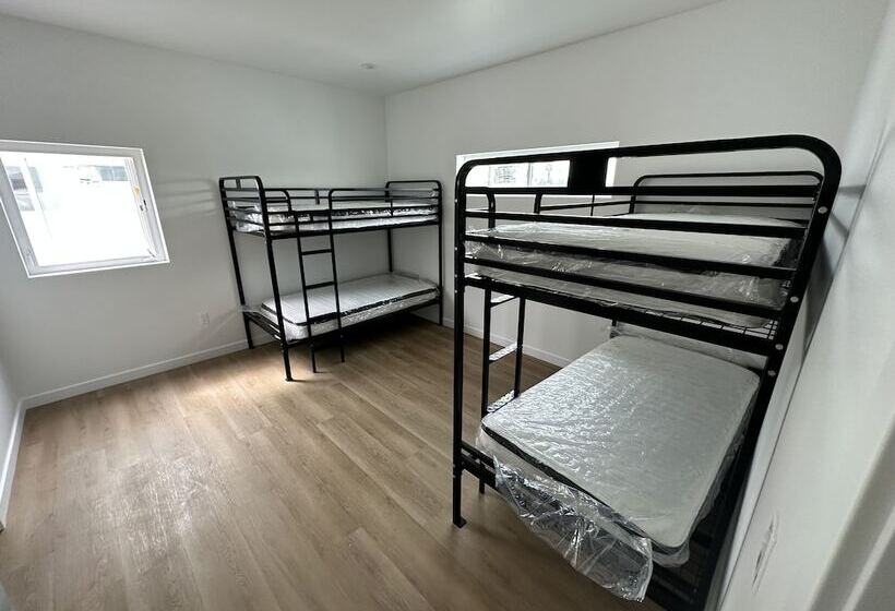 הוסטל Roamhub Residences