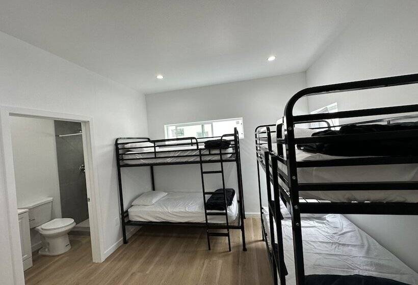 הוסטל Roamhub Residences