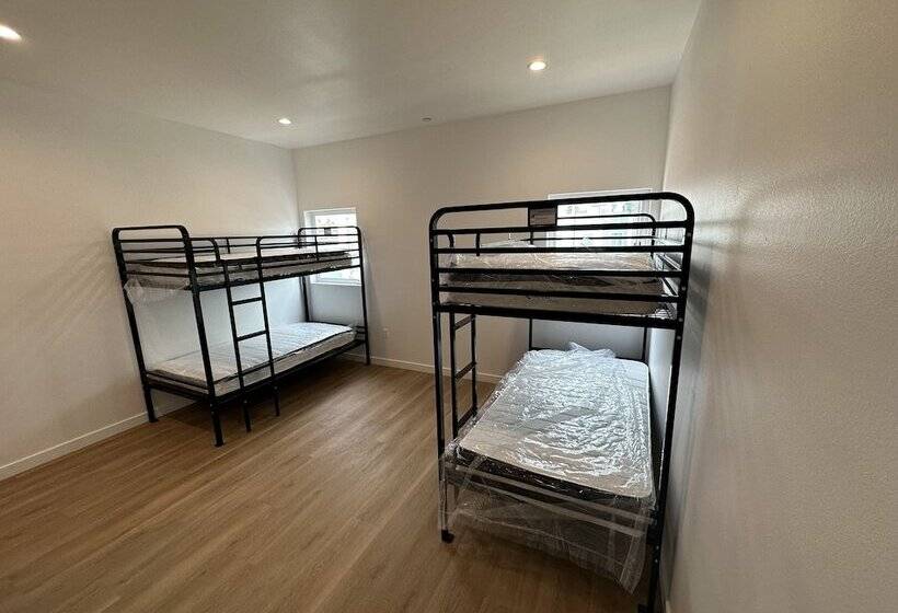 הוסטל Roamhub Residences