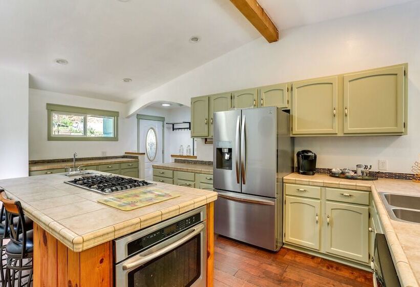 Big Bar Home W/ Hot Tub & Fire Pit!