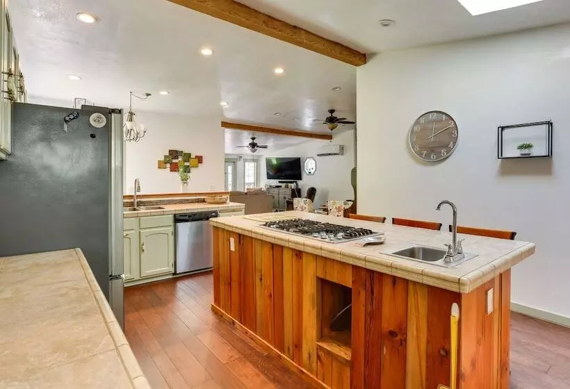 Big Bar Home W/ Hot Tub & Fire Pit!