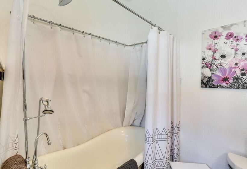 Big Bar Home W/ Hot Tub & Fire Pit!