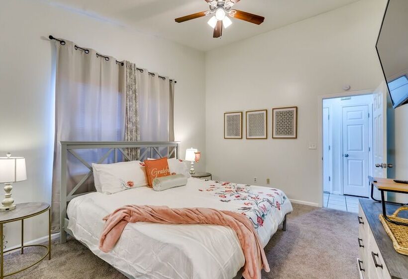 Bright Lynn Haven Home W/ Screened Porch & Yard!