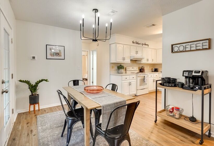 Bright Lynn Haven Home W/ Screened Porch & Yard!