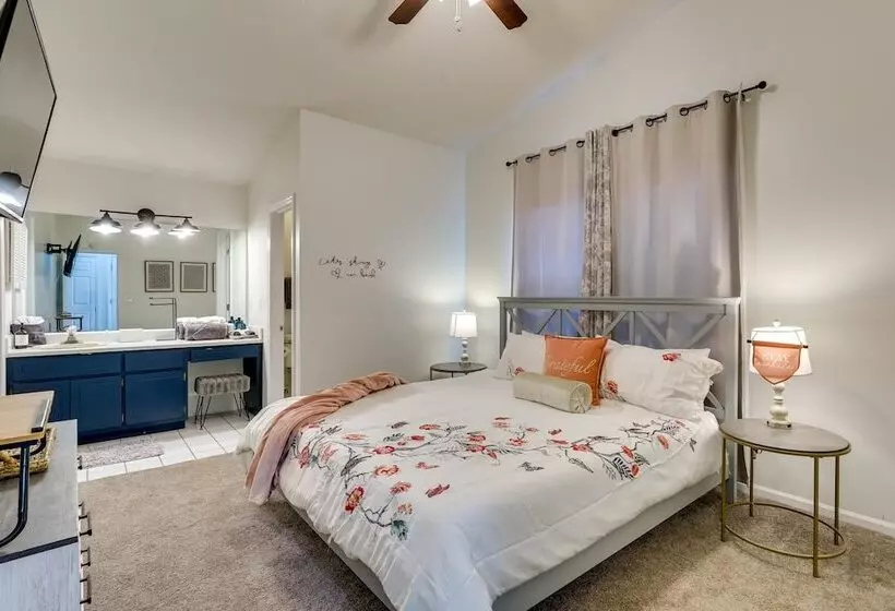 Bright Lynn Haven Home W/ Screened Porch & Yard!