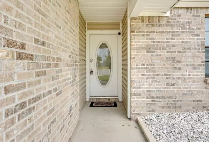 Bright Lynn Haven Home W/ Screened Porch & Yard!