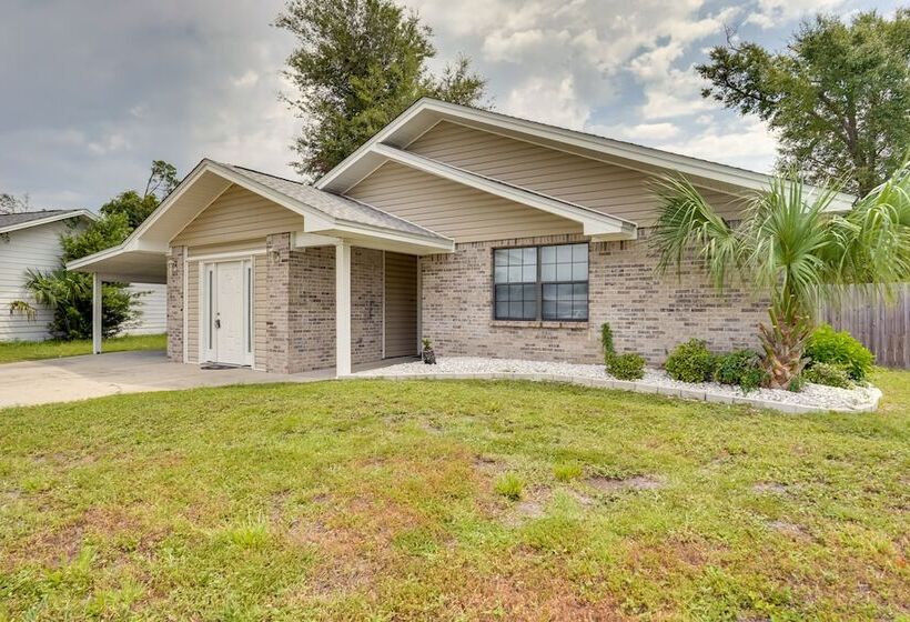 Bright Lynn Haven Home W/ Screened Porch & Yard!