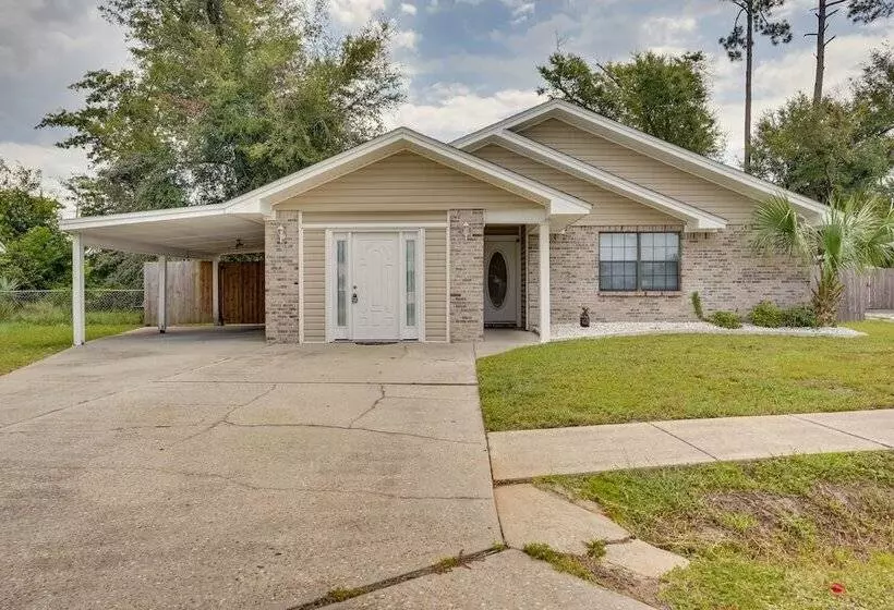 Bright Lynn Haven Home W/ Screened Porch & Yard!