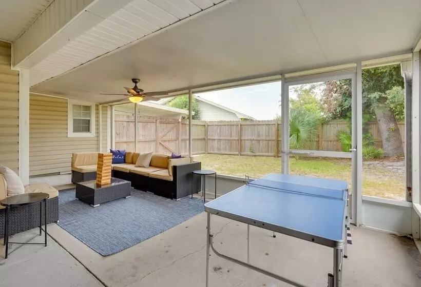 Bright Lynn Haven Home W/ Screened Porch & Yard!