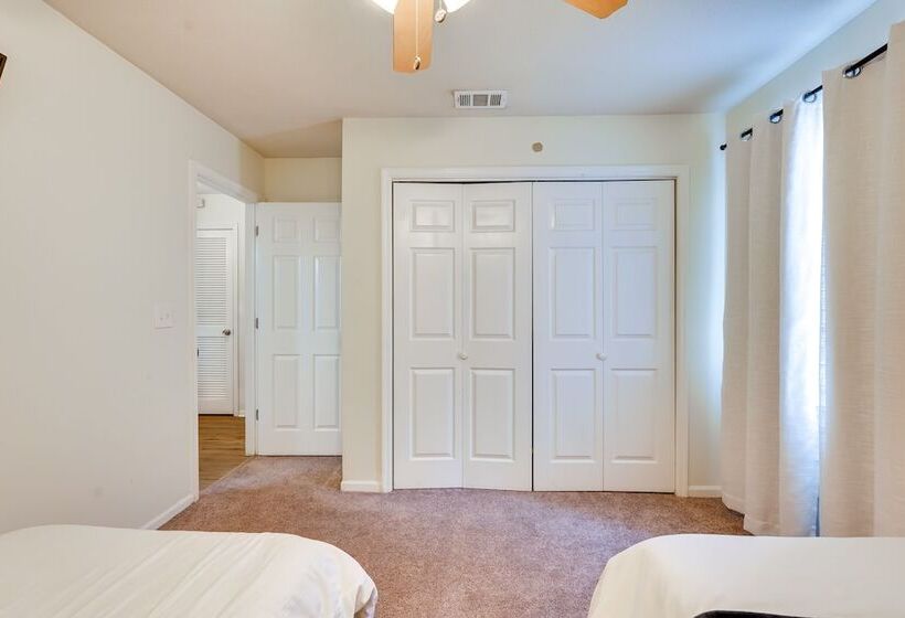 Bright Lynn Haven Home W/ Screened Porch & Yard!