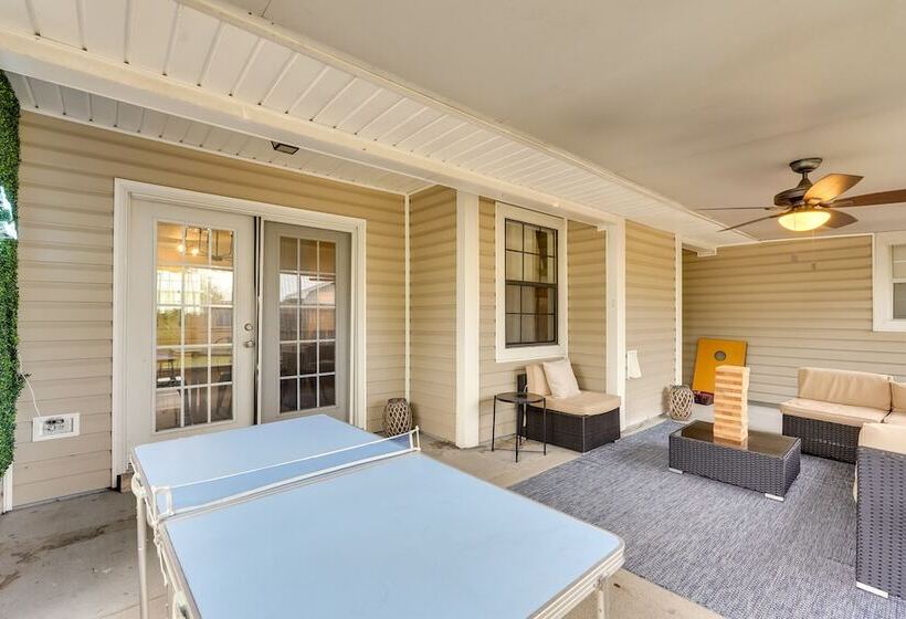 Bright Lynn Haven Home W/ Screened Porch & Yard!