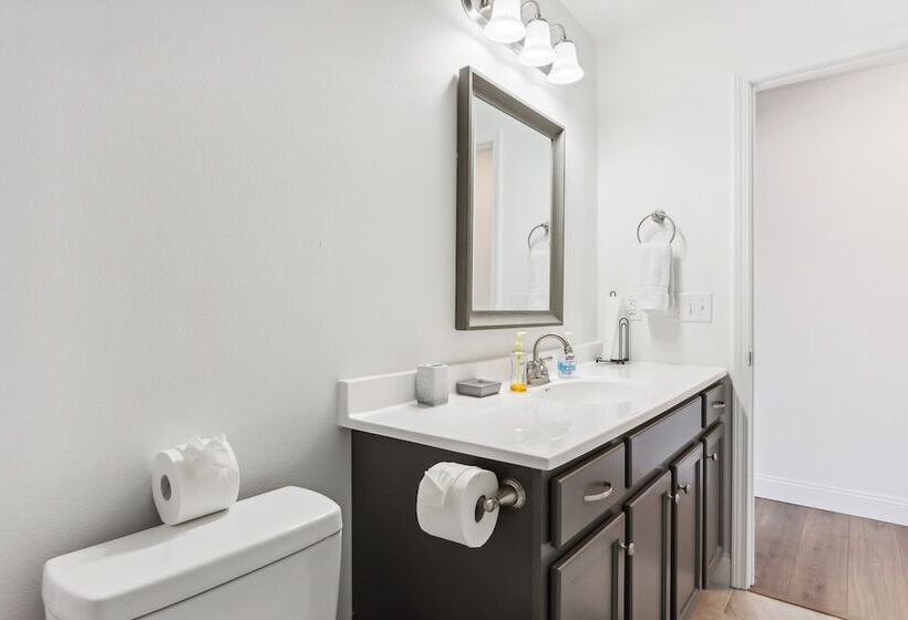 Charming St Robert Home Near Downtown Waynesville!