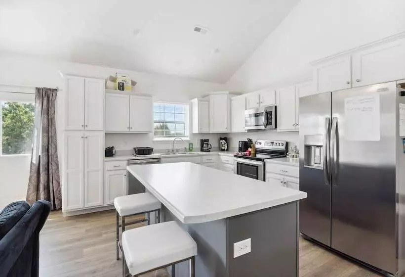 Charming St Robert Home Near Downtown Waynesville!