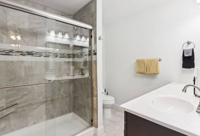 Charming St Robert Home Near Downtown Waynesville!