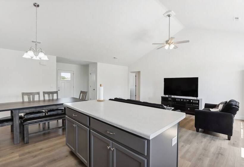 Charming St Robert Home Near Downtown Waynesville!