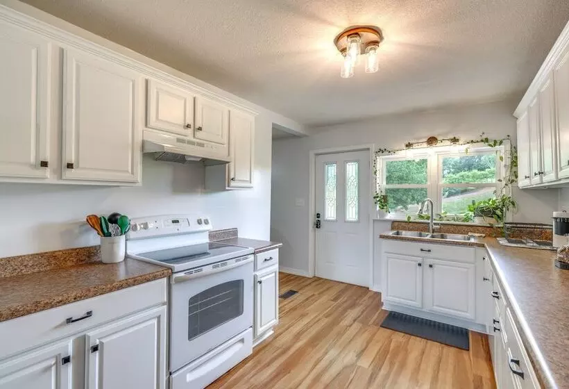 Countryside Hideaway In Greeneville W/ Fire Pit!