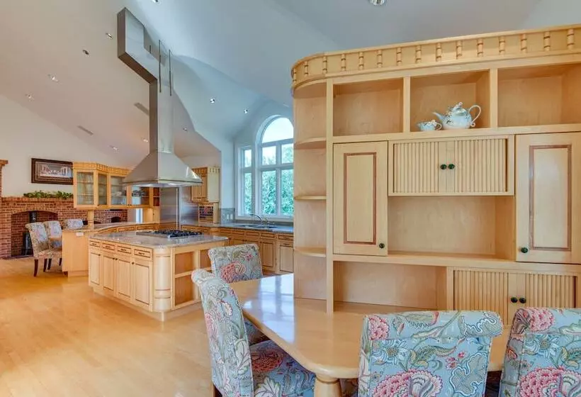 Cozy Fairfield Countryside Retreat With Patio!