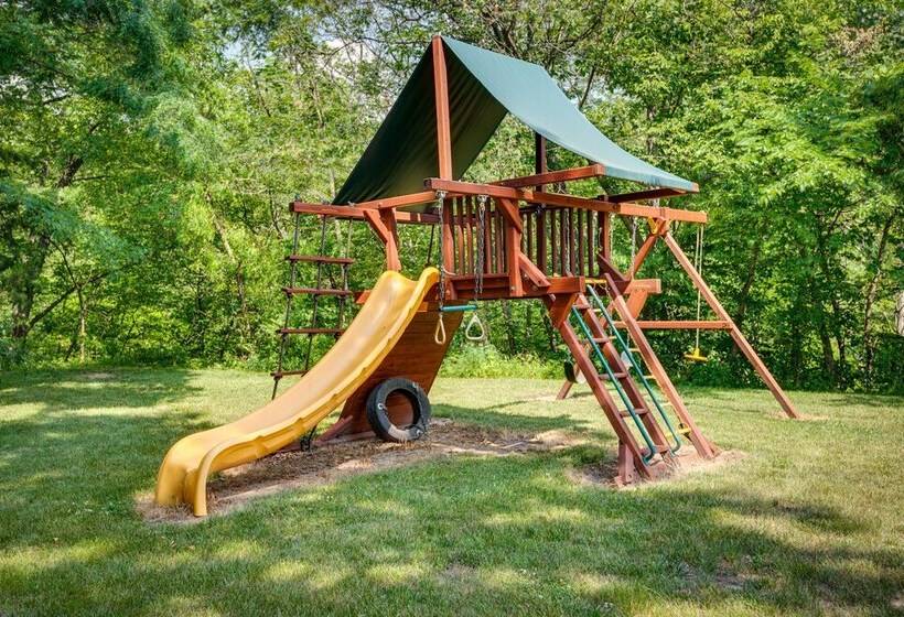 Cozy Fairfield Countryside Retreat With Patio!