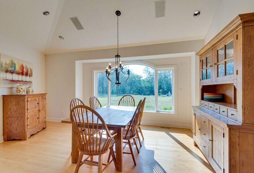 Cozy Fairfield Countryside Retreat With Patio!