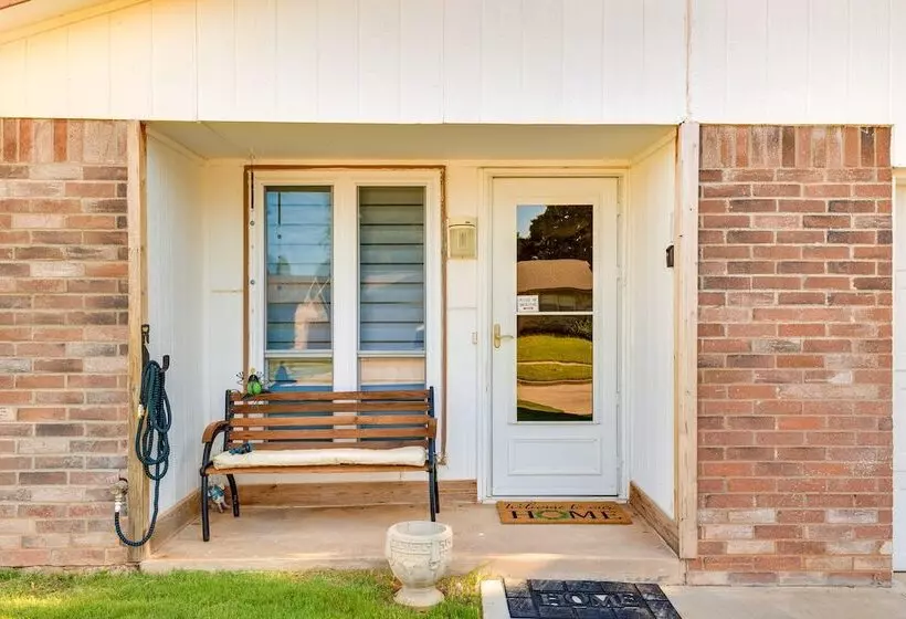 Cozy Oklahoma Retreat W/ Covered Patio & Gas Grill