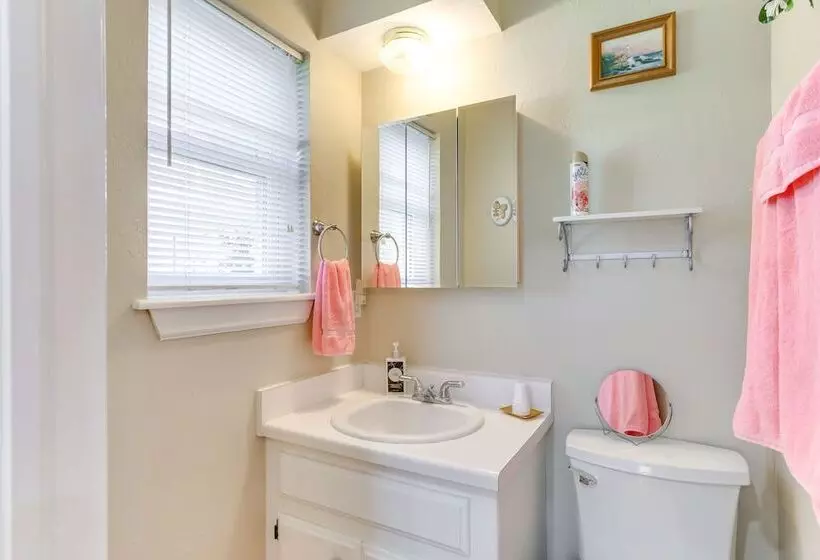 Cozy Oklahoma Retreat W/ Covered Patio & Gas Grill