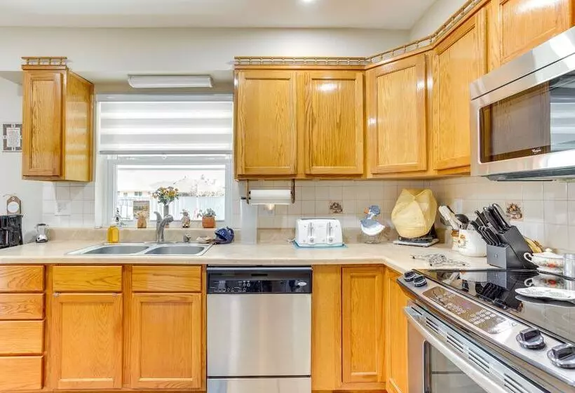 Cozy Oklahoma Retreat W/ Covered Patio & Gas Grill