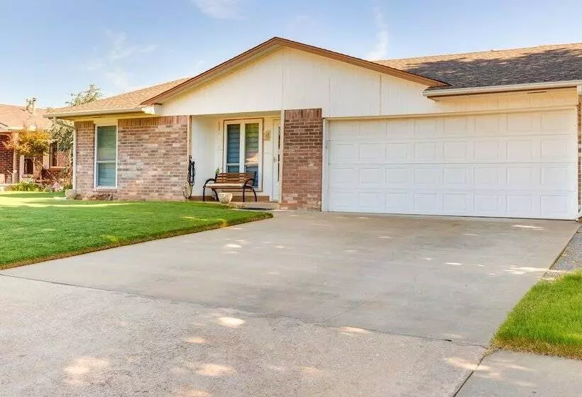 Cozy Oklahoma Retreat W/ Covered Patio & Gas Grill