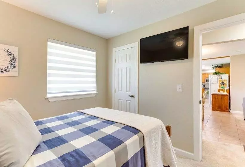 Cozy Oklahoma Retreat W/ Covered Patio & Gas Grill