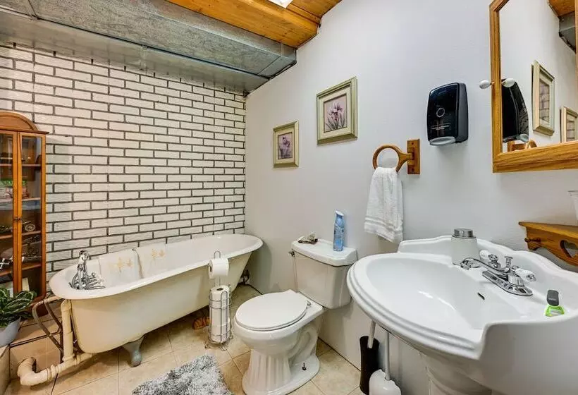 Cozy Wisconsin Retreat W/ Deck, Grill & Fire Pit!